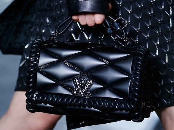 为什么普通真皮钱包贴牌“LV”身价百倍 为什么普通真皮钱包贴牌“LV”身价百倍